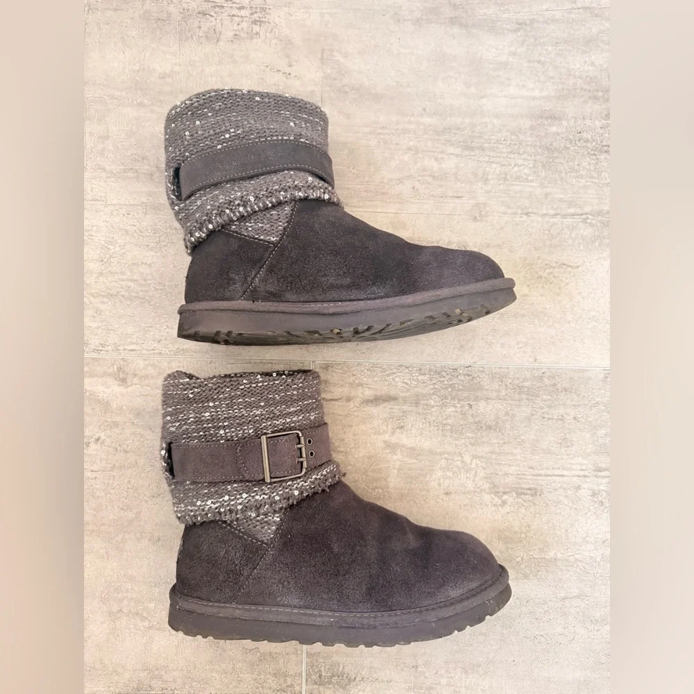 UGG Australia Cambridge Metallic Grey Suede Boots Belted Knit Size 7